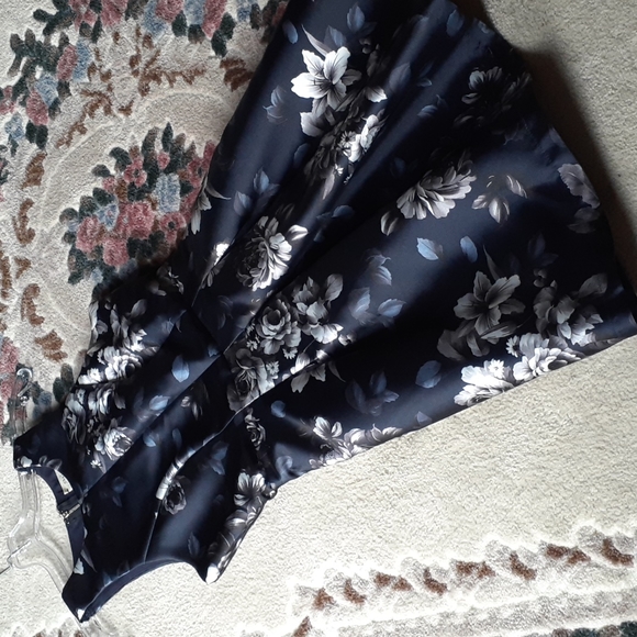 Honey Chelsea Floral Midi Dress - Picture 5 of 10